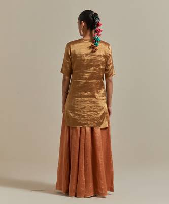 Saffron a timeless gold zari kurta has a v-neck with a loop kurta set 2