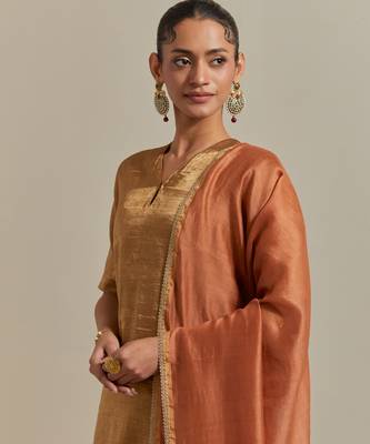 Saffron a timeless gold zari kurta has a v-neck with a loop kurta set 4