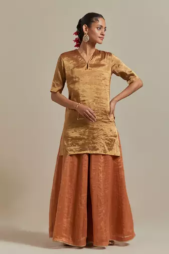 Saffron a timeless gold zari kurta has a v-neck with a loop kurta set