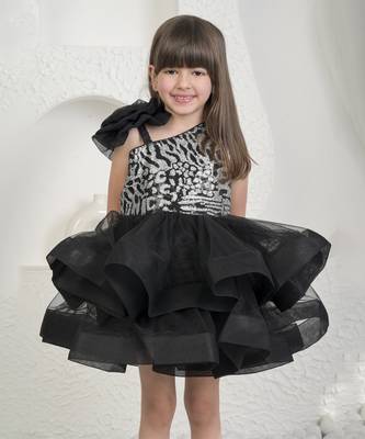 Evelyn black seqins dress 2