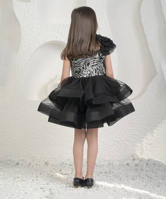 Evelyn black seqins dress 3