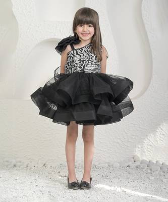 Evelyn black seqins dress 4