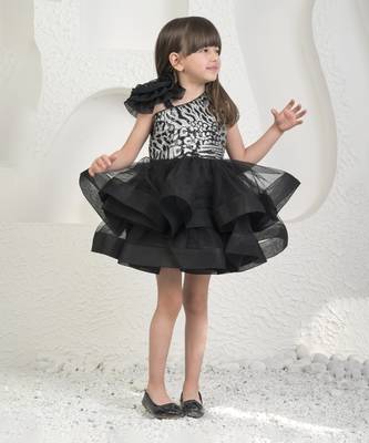 Evelyn black seqins dress 5