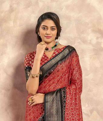 Kimisha red silk blend foil printed saree with unstitched blouse piece 3