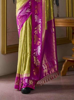 Kimisha mehndi silk blend banarasi saree with unstitched blouse piece 4