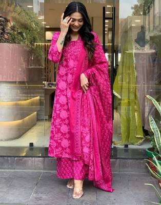 Beautiful cotton flower printed neckline worked pink kurta and pant with cotton malmal dupatta 2