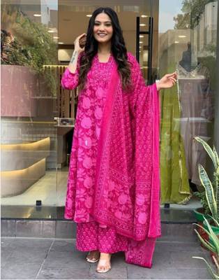 Beautiful cotton flower printed neckline worked pink kurta and pant with cotton malmal dupatta 3