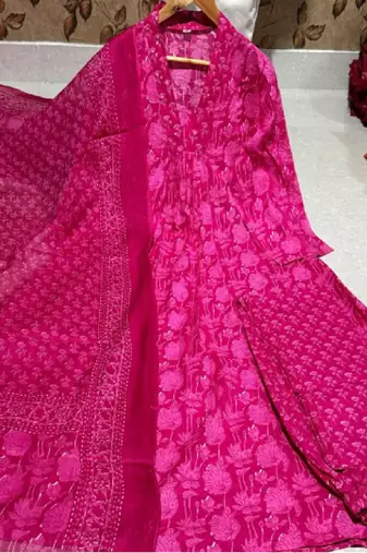 Beautiful cotton flower printed neckline worked pink kurta and pant with cotton malmal dupatta