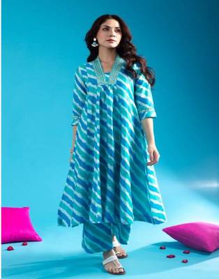 Blue white women beautiful outfit lehriya printed cotton blue kurta with pant 1