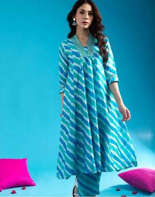 Blue white women beautiful outfit lehriya printed cotton blue kurta with pant 2