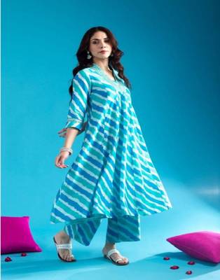 Blue white women beautiful outfit lehriya printed cotton blue kurta with pant 3