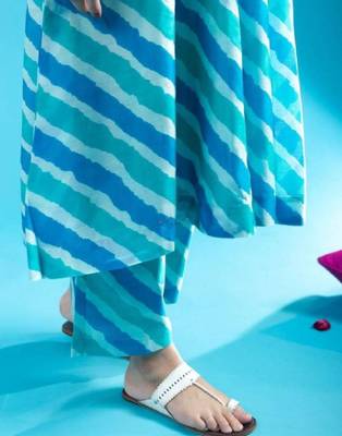 Blue white women beautiful outfit lehriya printed cotton blue kurta with pant 4