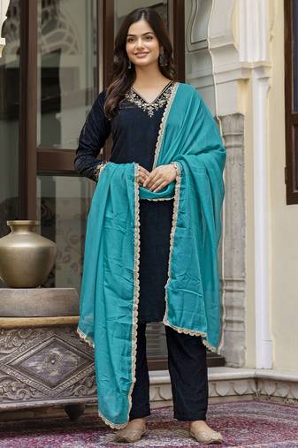 Velvet Embroidery Salwar Suit Set Kurta Pant with Dupatta