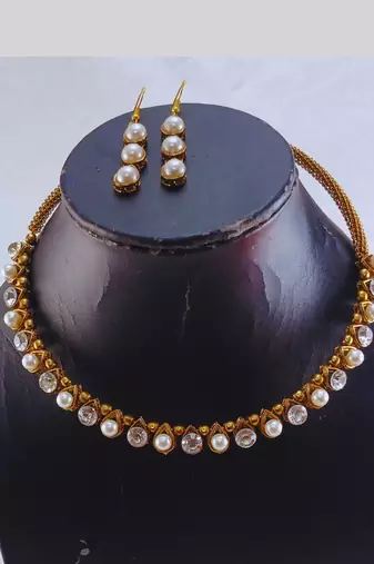 Size-free brass multi stone stud hasli