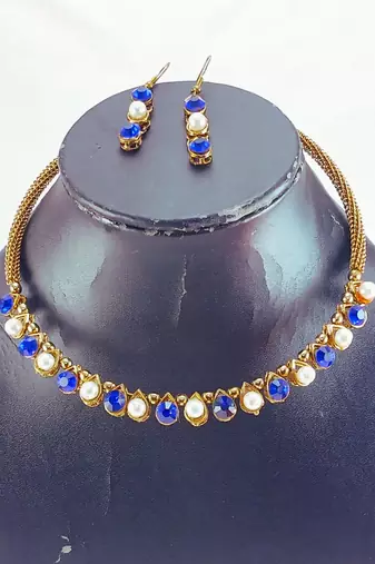 Size-free brass multi stone stud hasli