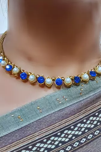 Size-free brass multi stone stud hasli