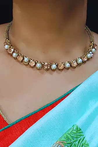 Size-free brass multi stone stud hasli