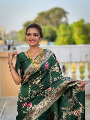Dark Green Banarasi Art Silk Saree With Zari Weaving Design 2