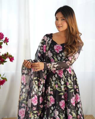 Soft Organza Silk Fabric Fully Flair Kali Pattern And Canvas Patta Anarkali Kurti With Pent And Dupatta 5