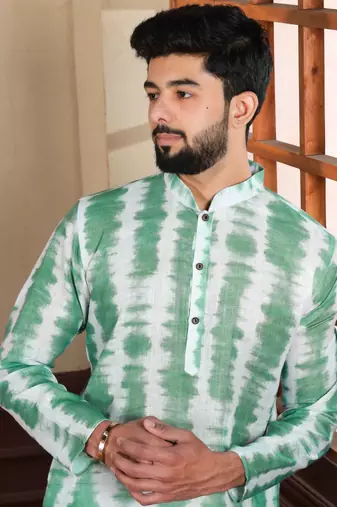 Green sophisticated men's kurta payjama for ceremonial wear