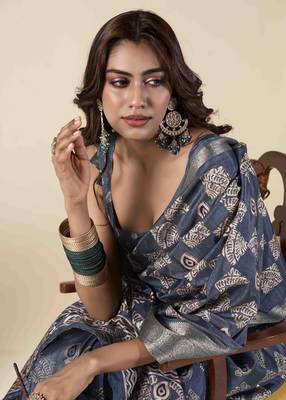 navy blue zari woven saree with unstitched blouse piece 4