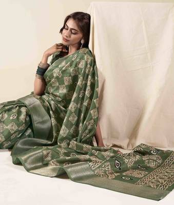 Green zari woven saree with unstitched blouse piece 2