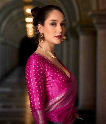 magenta satin zari woven saree with unstitched blouse piece 4