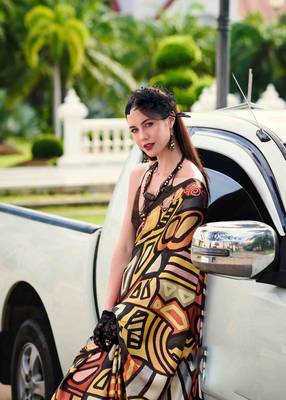 multicolor satin print saree with unstitched blouse piece 3