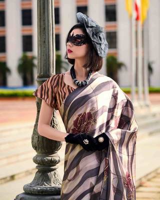 grey-white satin print saree with unstitched blouse piece 4