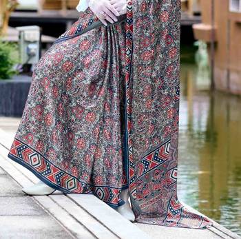 grey satin print saree with unstitched blouse piece 4
