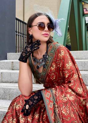 maroon satin print saree with unstitched blouse piece 3