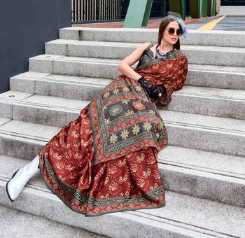 maroon satin print saree with unstitched blouse piece 4