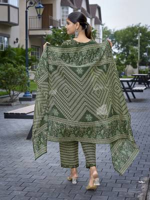 Bottle green cotton blend fabric beautiful printed readymade kurta set 2