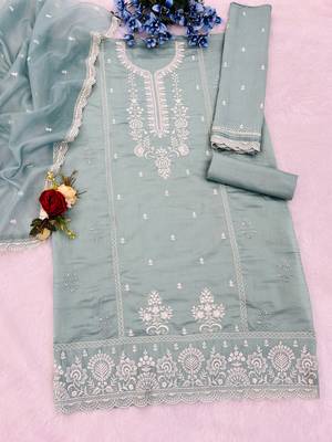 Green cotton fabric embroidery work ceremonial salwar kameez 3
