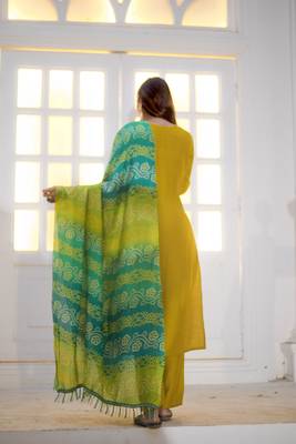 Women Viscos Weaving Straight Kurta With Pant And Dupatta Suit Set  2