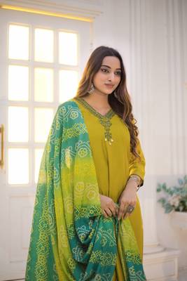 Women Viscos Weaving Straight Kurta With Pant And Dupatta Suit Set  4