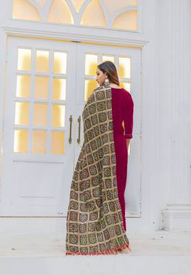 Women Viscos Weaving Straight Kurta With Pant And Dupatta Suit Set  2