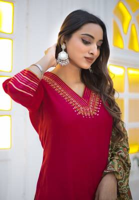 Women Viscos Weaving Straight Kurta With Pant And Dupatta Suit Set  5