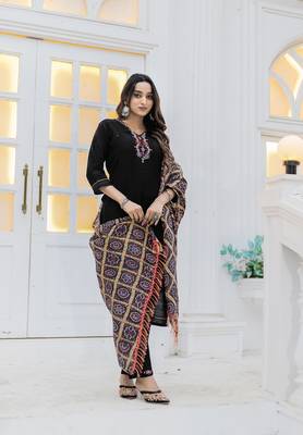 Women Viscos Weaving Straight Kurta With Pant And Dupatta Suit Set  1
