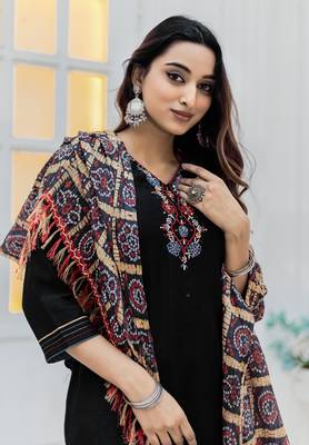 Women Viscos Weaving Straight Kurta With Pant And Dupatta Suit Set  6