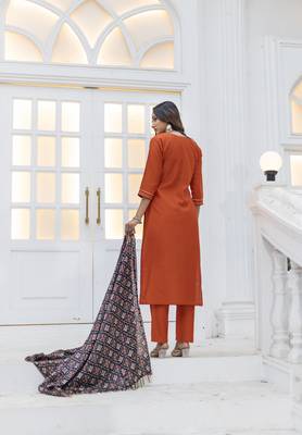 Women Viscos Weaving Straight Kurta With Pant And Dupatta Suit Set  2