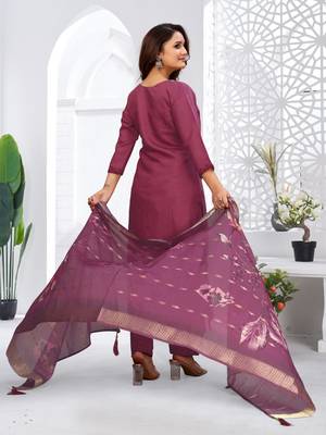 Wine color viscose vertican fabric embroidery work kurta set with digital printed jaquard dupatta 3