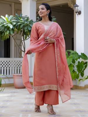 Women's silk blend embroidered kurta pant set with organza print dupatta 1