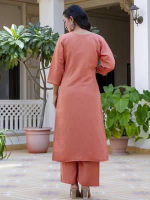 Women's silk blend embroidered kurta pant set with organza print dupatta 2