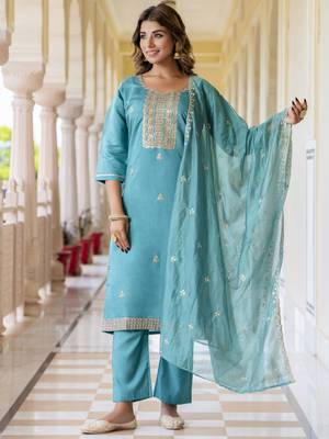 Women's silk blend embroidered kurta pant set with organza print dupatta 1