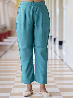 Women's silk blend embroidered kurta pant set with organza print dupatta 4