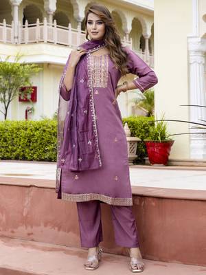 Women's silk blend embroidered kurta pant set with organza print dupatta 1