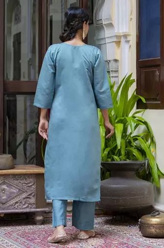 Women's silk blend embroidered kurta pant set with organza print dupatta