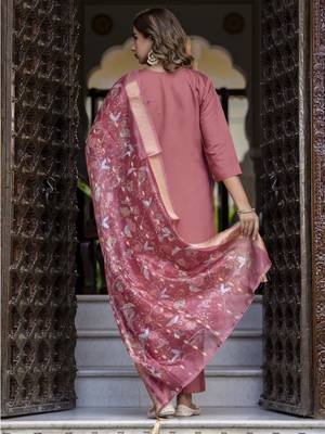 Women's silk blend embroidered kurta pant set with organza print dupatta 2