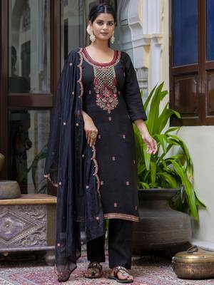 Women's silk blend embroidered straight kurta pant set with organza embroidery dupatta 1